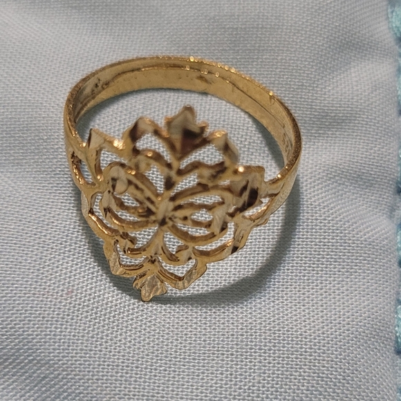 Jewelry - 💚10 for $10💚 Bundle and save Elegant Gold Floral Ring
